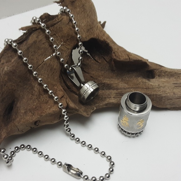 TIBETAN BUDDHIST PRAYER KEEPSAKE NECKPIECE - Picture 2 of 5